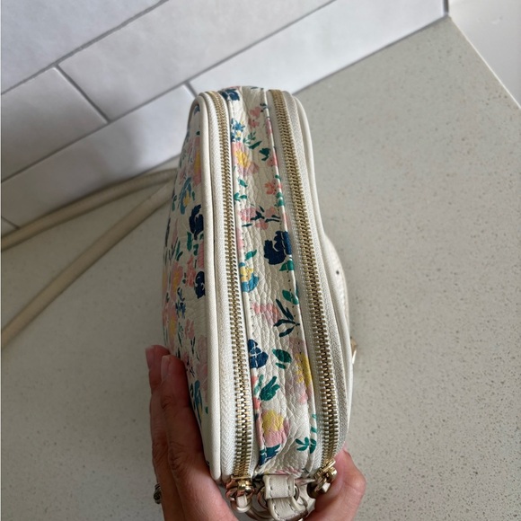 Mark and Graham Essential Camera Zip Crossbody Bag DITSY FLORAL FLOWER M… - Picture 6 of 10